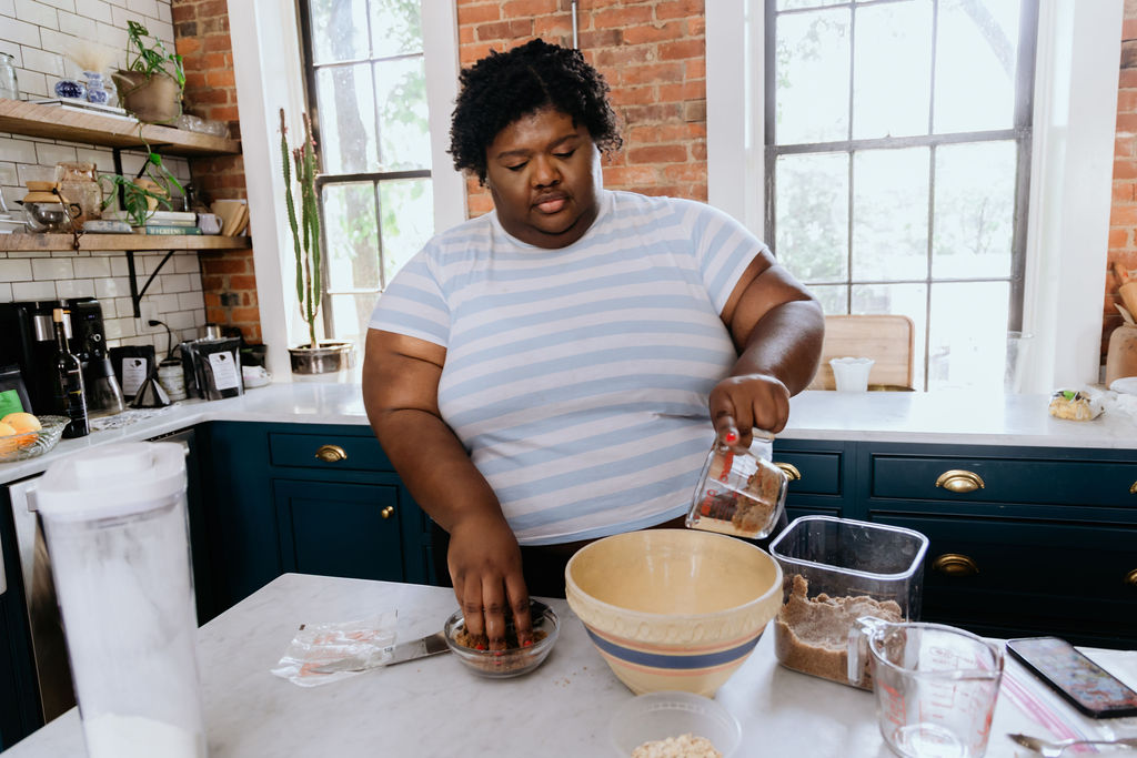 Kandice is adding brown sugar to crisp mixture.