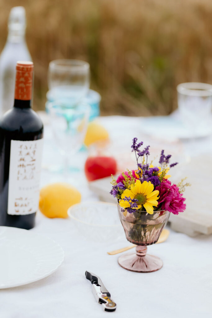 A closeup of the decor on the simple summer picnic tablescape.