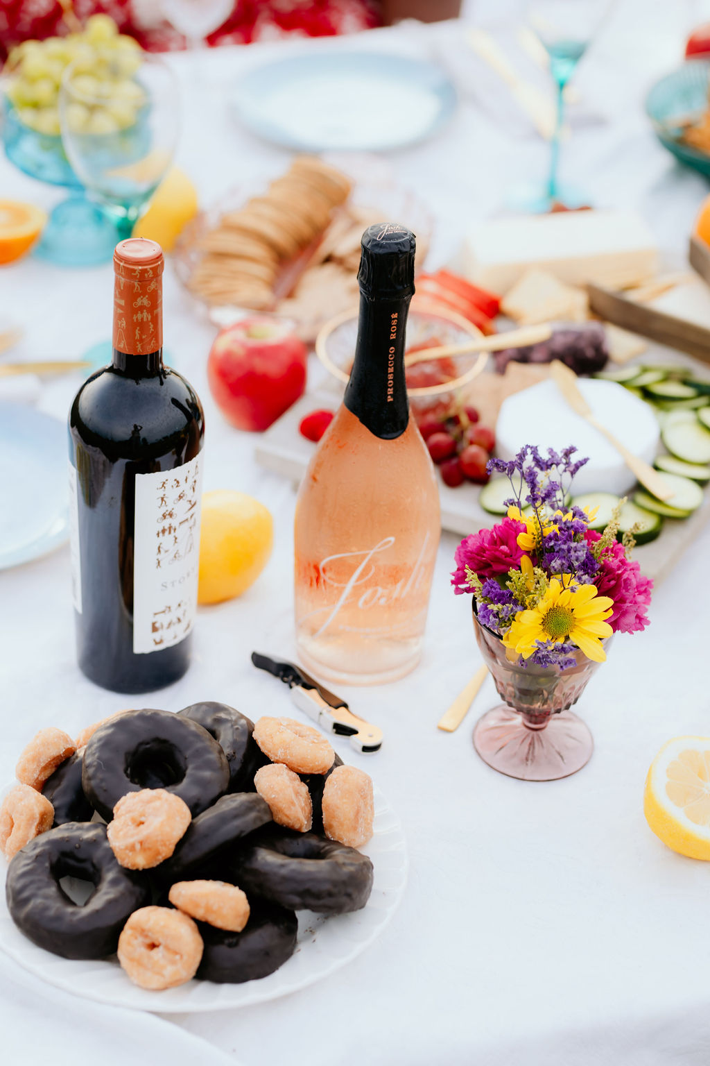 A tablescape of a summer picnic.