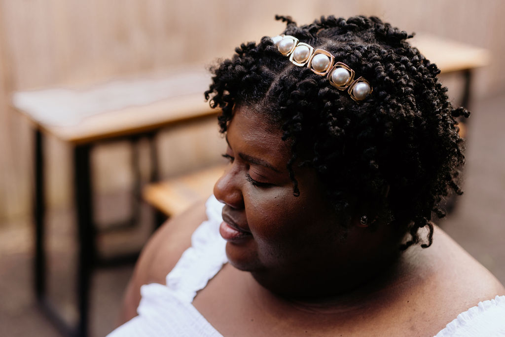 a close up of a pearl headband